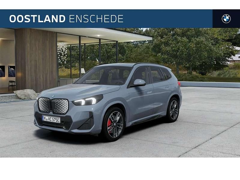 Grijs Nieuw 2025 BMW iX1 Comfort Edition SUV | € 61.101 (Eerlijke prijs) - Afbeelding 1/4