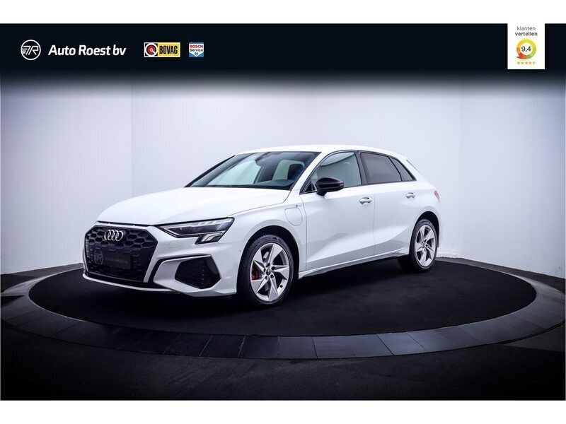 Wit Gebruikt 2022 Audi A3 Competition Hatchback | € 28.950 (Super prijs) - Afbeelding 1/4