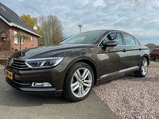 Bruin Gebruikt 2015 VW Passat Sedan | € 13.500 (Eerlijke prijs) - Afbeelding 1/4