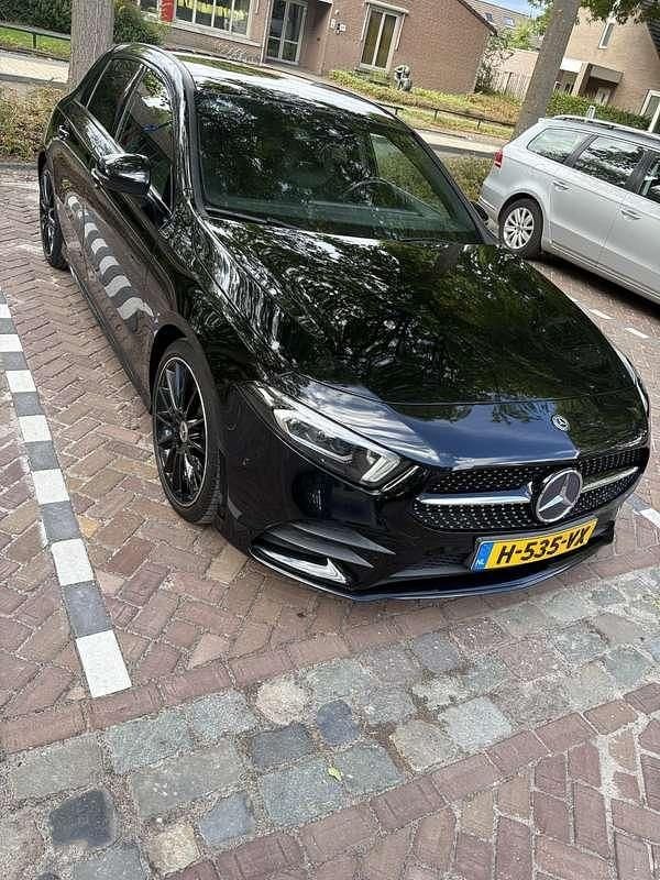 Zwart Gebruikt 2019 Mercedes A250 Premium Plus Hatchback | € 23.250 (Eerlijke prijs) - Afbeelding 1/4