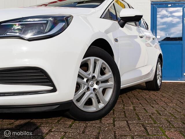 Occasion Opel Astra Business 105 PK (77 kW) 2019 Wit Hatchback