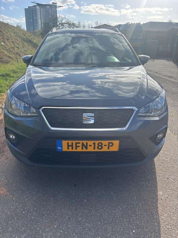 Grijs Gebruikt 2021 Seat Arona Style SUV | € 17.000 (Super prijs) - Afbeelding 1/4