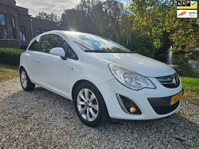 Wit Gebruikt 2012 Opel Corsa Edition Hatchback | € 3.999 (Iets duurder) - Afbeelding 1/4
