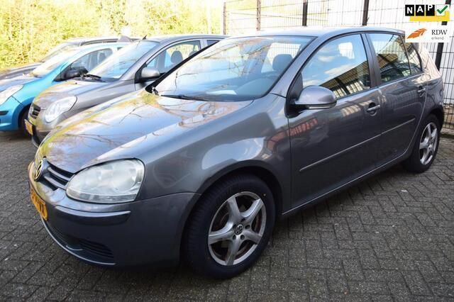 Grijs Gebruikt 2007 VW Golf V Hatchback | € 2.999 (Eerlijke prijs) - Afbeelding 1/4