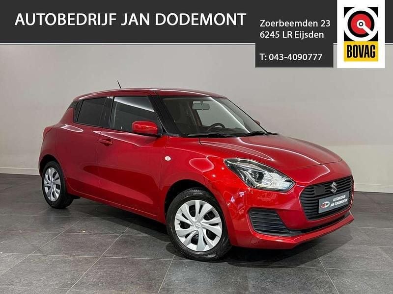 Rood Gebruikt 2022 Suzuki Swift Comfort Hatchback | € 15.700 (Eerlijke prijs) - Afbeelding 1/4