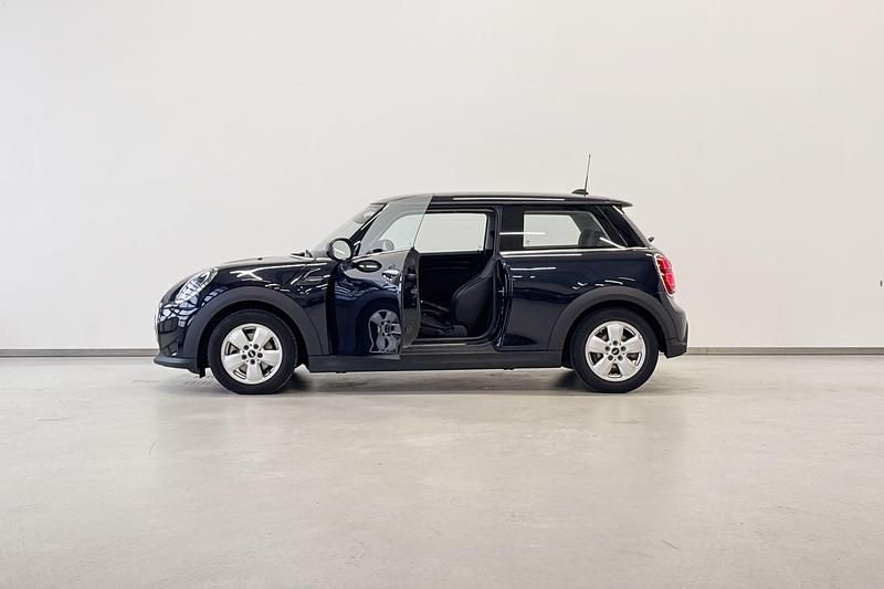 Occasion Mini Cooper Business 102 PK (75 kW) 2022 Enigmatic black (donker blauw) Hatchback