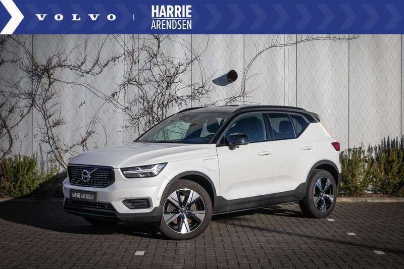 Wit Gebruikt 2022 Volvo XC40 R-Design SUV | € 34.899 (Eerlijke prijs) - Afbeelding 1/4