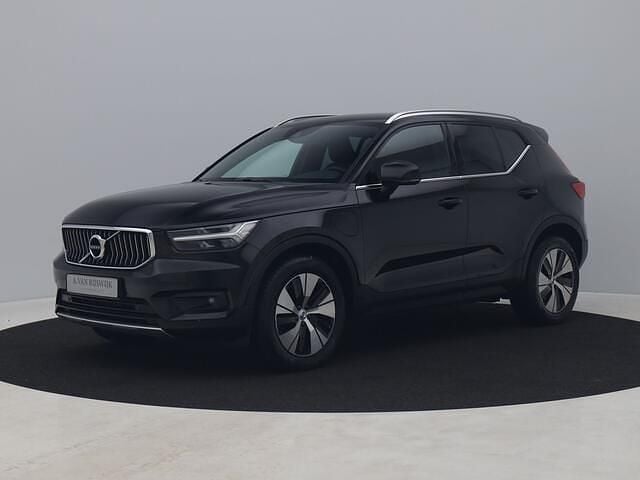 Zwart Gebruikt 2021 Volvo XC40 Inscription SUV | € 24.900 (Super prijs) - Afbeelding 1/4