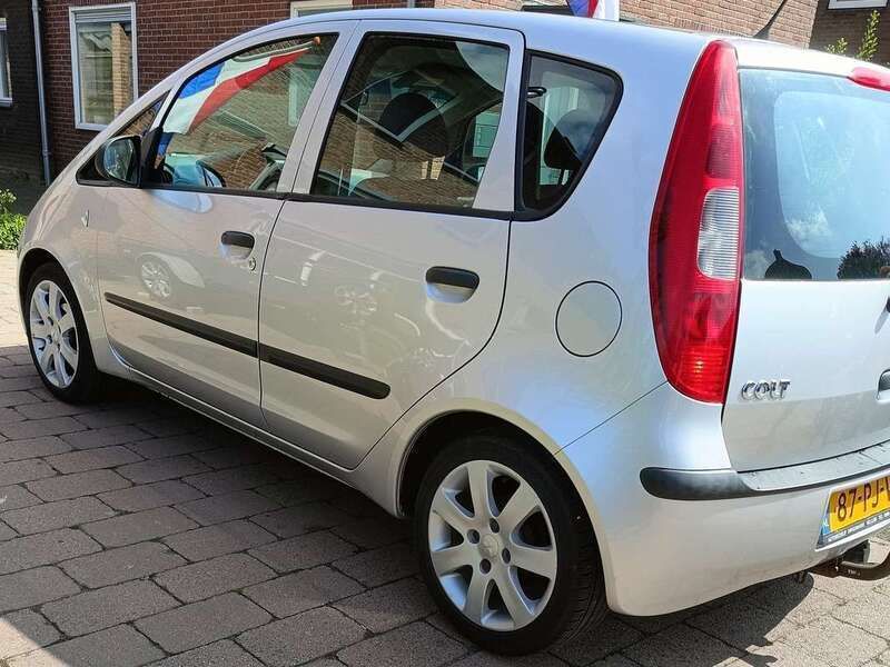 Zilver Gebruikt 2004 Mitsubishi Colt Invite Hatchback | € 899 (Goede deal) - Afbeelding 1/4
