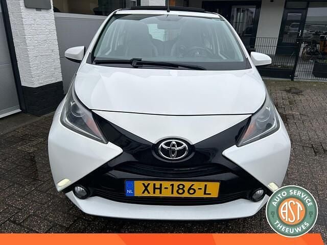 Occasion Toyota Aygo X-wave 69 PK (50 kW) 2015 Wit Hatchback