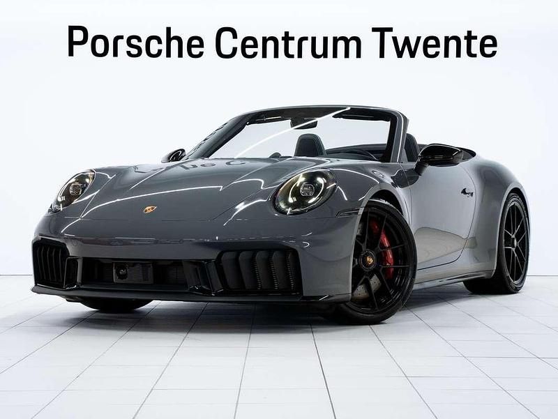 Grijs Nieuw 2025 Porsche 911 Carrera Cabriolet Cabriolet | € 279.900 (Eerlijke prijs) - Afbeelding 1/4