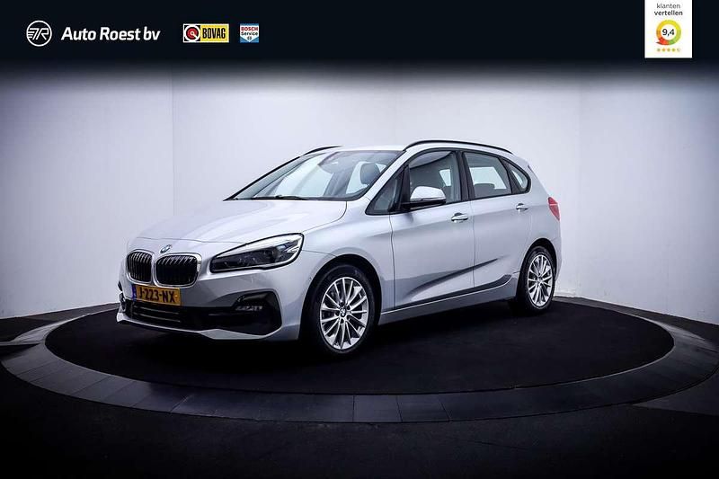 Grijs Gebruikt 2020 BMW 218 Active Tourer Executive MPV | € 23.750 (Eerlijke prijs) - Afbeelding 1/4