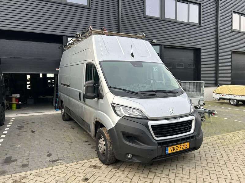 Grijs Gebruikt 2022 Peugeot Boxer Van | € 18.750 (Super prijs) - Afbeelding 1/4