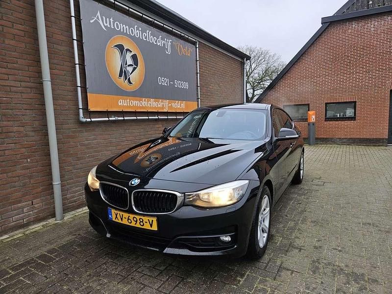 Zwart Occasion 2016 BMW 320 Gran Turismo Hatchback | € 7.445 (Duur) - Afbeelding 1/4