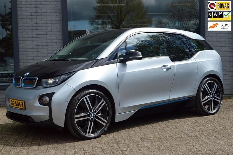 Grijs (metallic) Gebruikt 2015 BMW i3 Comfort Edition Hatchback | € 11.800 (Eerlijke prijs) - Afbeelding 1/4