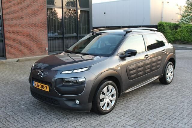 Grijs Gebruikt 2018 Citroën C4 Feel SUV | € 11.950 (Eerlijke prijs) - Afbeelding 1/3