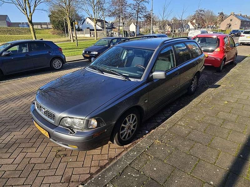 Occasion 2003 Volvo V40 Stationwagen | € 1.400 (Eerlijke prijs) - Afbeelding 1/4