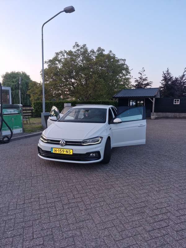 Gebruikt 2019 VW Polo R-line Sedan | € 14.250 (Eerlijke prijs) - Afbeelding 1/4