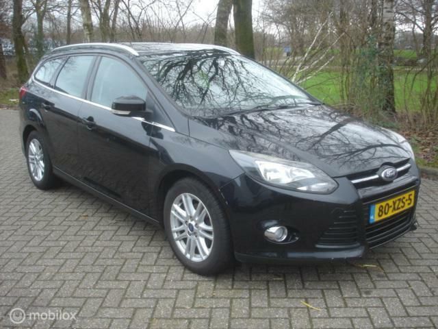 Zwart, metallic lak Gebruikt 2012 Ford Focus Titanium Stationwagen | € 2.850 (Eerlijke prijs) - Afbeelding 1/4