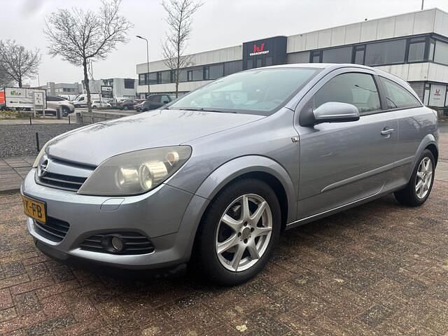 Grijs Occasion 2005 Opel Astra GTC Enjoy Hatchback | € 1.249 (Super prijs) - Afbeelding 1/4