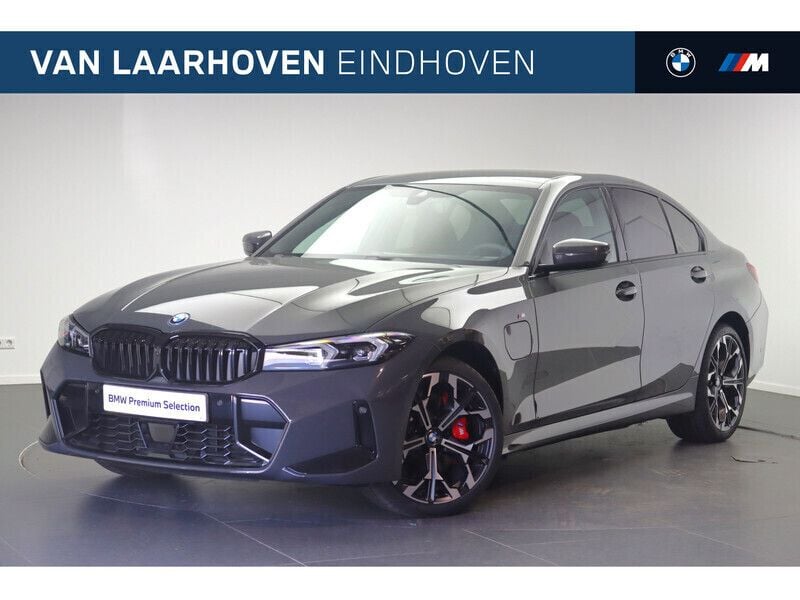 Grijs Gebruikt 2025 BMW 330e Executive Sedan | € 67.950 - Afbeelding 1/4