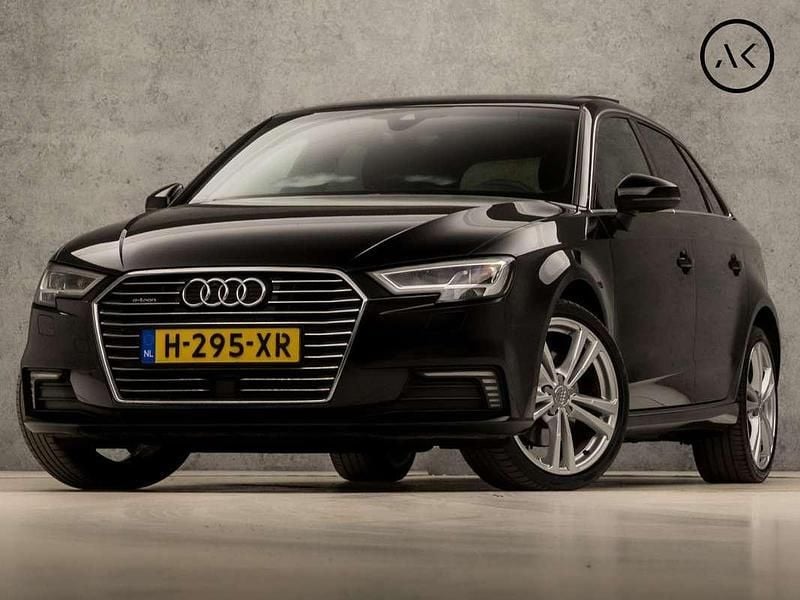 Zwart Gebruikt 2020 Audi A3 Sportback e-tron S-Line Sedan | € 18.945 (Super prijs) - Afbeelding 1/4