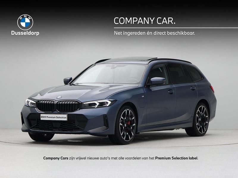 Blauw Gebruikt 2025 BMW 330e M Sport Stationwagen | € 75.260 - Afbeelding 1/4