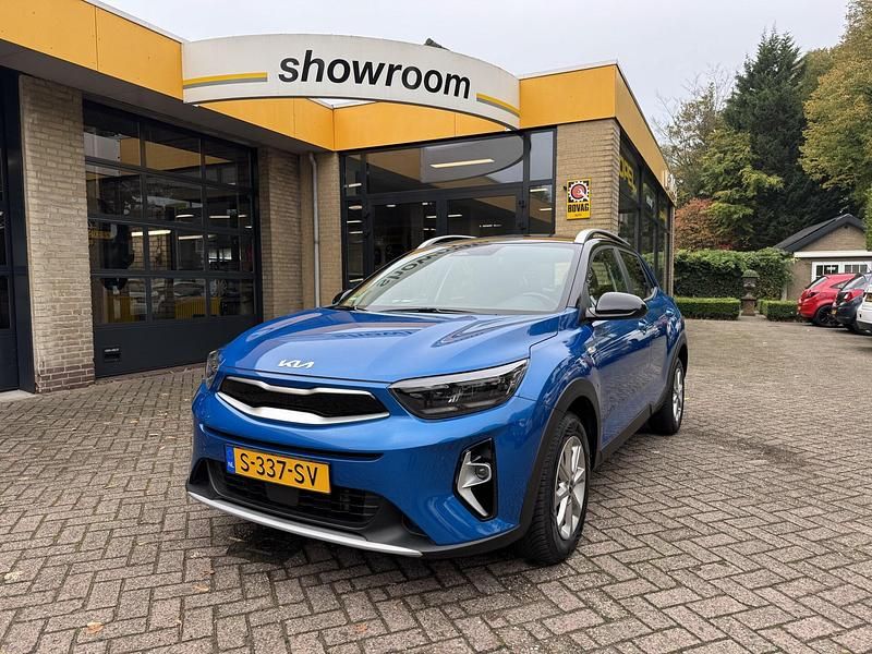 Blauw Gebruikt 2023 Kia Stonic SUV | € 19.495 (Eerlijke prijs) - Afbeelding 1/4