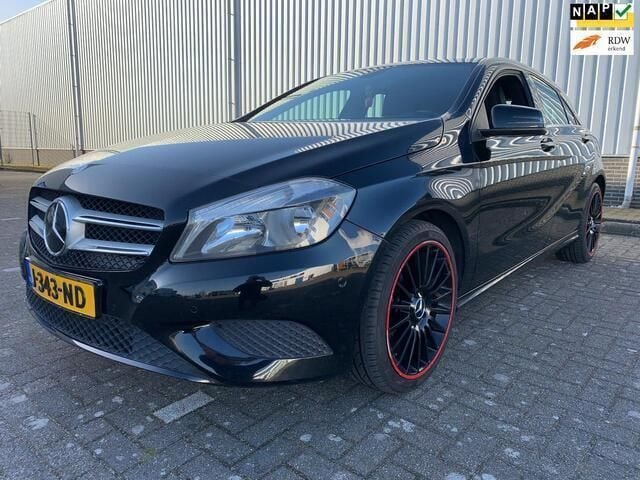 Zwart Gebruikt 2014 Mercedes A180 Prestige Hatchback | € 10.950 (Eerlijke prijs) - Afbeelding 1/4