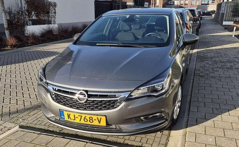 Grijs Occasion 2016 Opel Astra Business Hatchback | € 6.950 (Goede deal) - Afbeelding 1/4