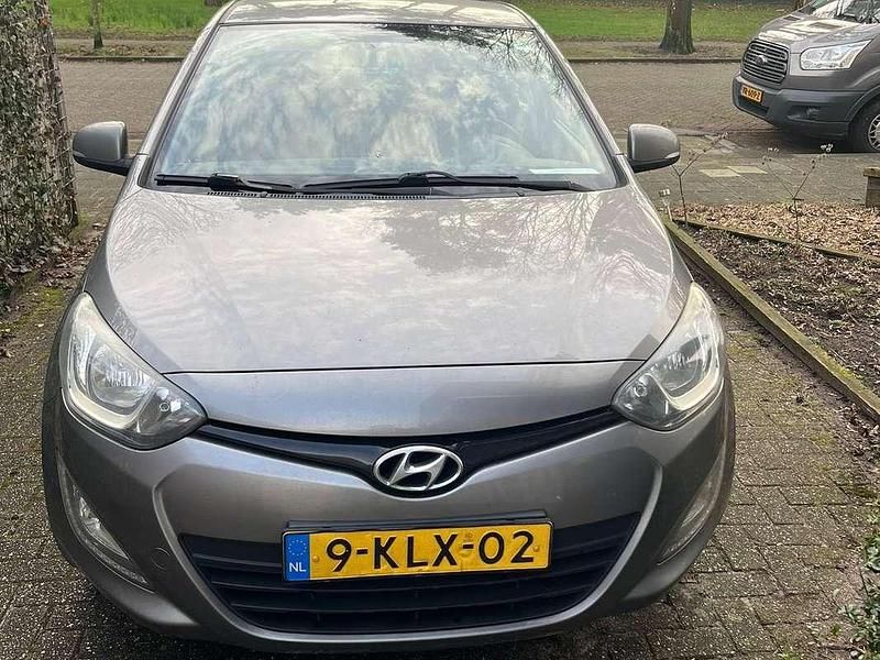 Grijs Gebruikt 2013 Hyundai i20 Hatchback | € 4.250 (Eerlijke prijs) - Afbeelding 1/4