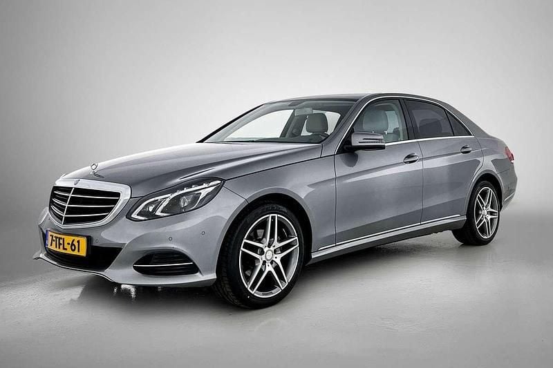Grijs Gebruikt 2014 Mercedes E200 Ambition Sedan | € 15.495 (Goede deal) - Afbeelding 1/3