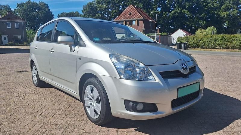 Grijs Occasion 2008 Toyota Verso Sol MPV | € 5.250 (Eerlijke prijs) - Afbeelding 1/4