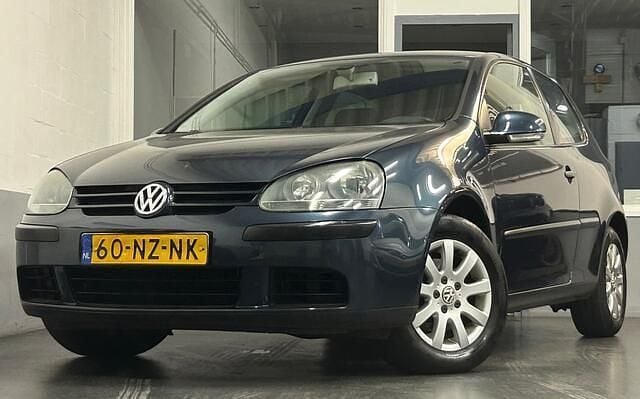 Blauw, metallic lak Gebruikt 2004 VW Golf IV Comfortline Hatchback | € 2.495 (Eerlijke prijs) - Afbeelding 1/4