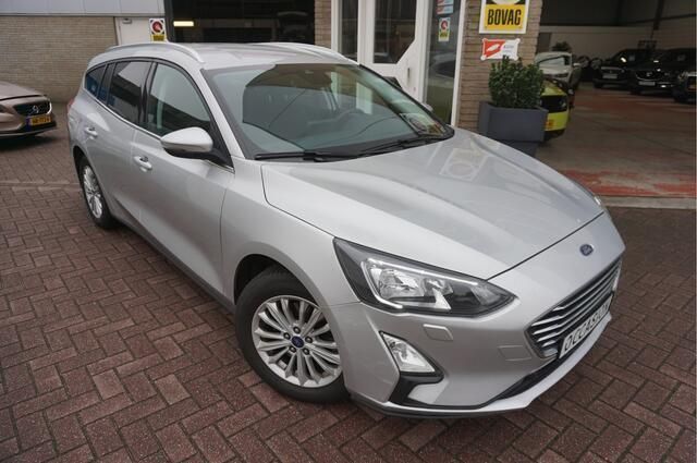 Grijs Gebruikt 2022 Ford Focus Titanium X Stationwagen | € 17.945 (Goede deal) - Afbeelding 1/4