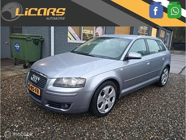 Grijs (metallic) Gebruikt 2005 Audi A3 Ambition Hatchback | € 2.100 (Eerlijke prijs) - Afbeelding 1/4