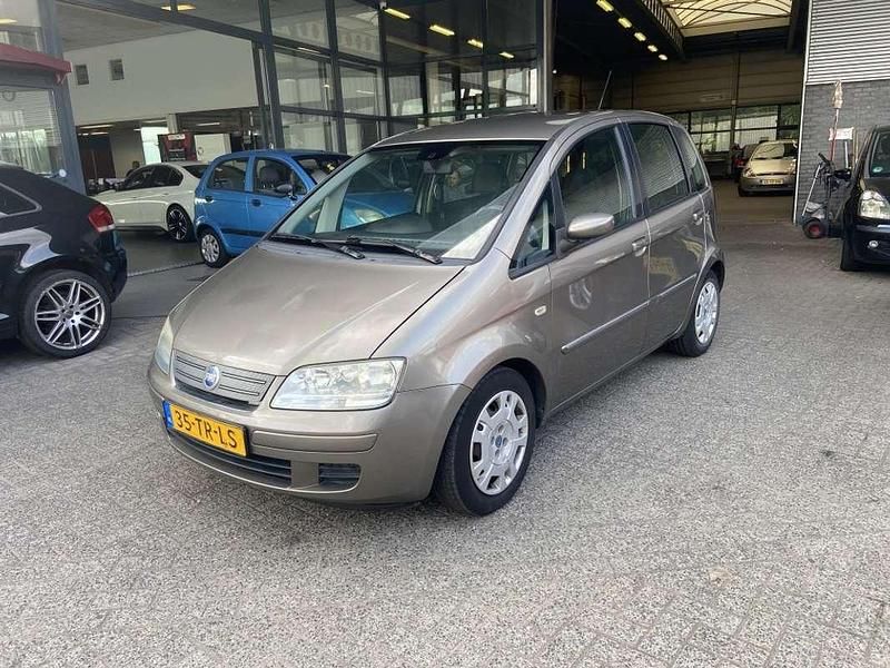 Grijs Gebruikt 2007 Fiat Idea Dynamic MPV | € 1.090 (Eerlijke prijs) - Afbeelding 1/4