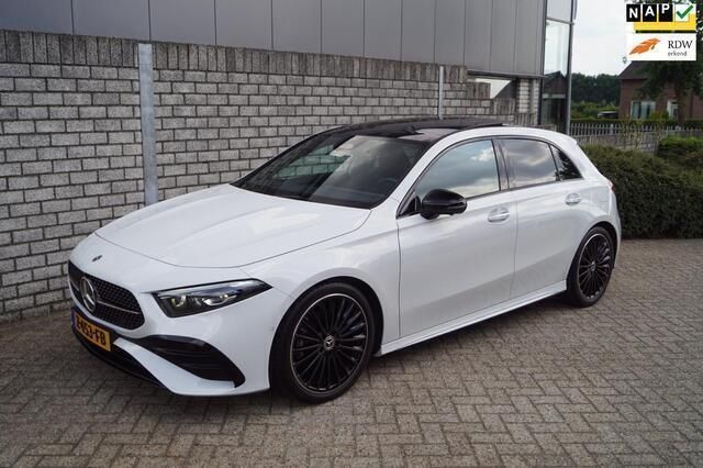 Wit Gebruikt 2024 Mercedes A200 AMG Line Premium Plus Hatchback | € 39.850 (Duur) - Afbeelding 1/4