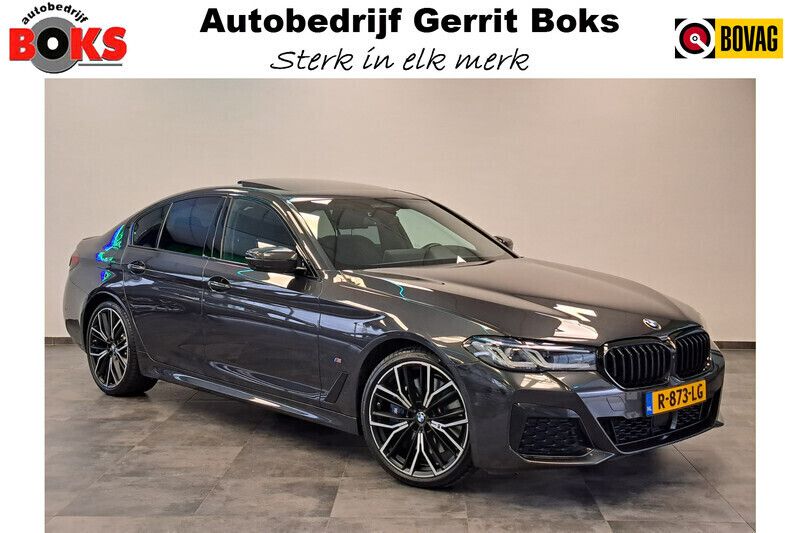 Grijs Gebruikt 2021 BMW 545e Executive Sedan | € 45.945 (Duur) - Afbeelding 1/3
