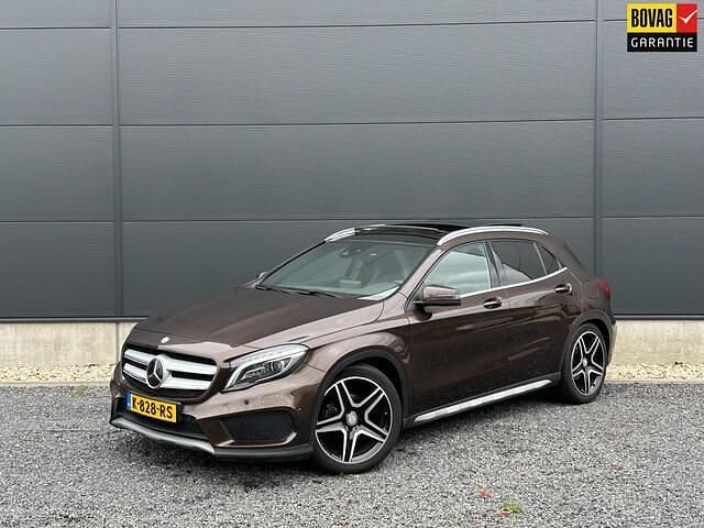 Bruin Occasion 2017 Mercedes GLA200 Premium Plus SUV | € 21.950 (Eerlijke prijs) - Afbeelding 1/4