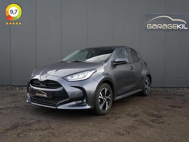 Grijs Occasion 2025 Toyota Yaris Team Hatchback | € 23.895 (Goede deal) - Afbeelding 1/4