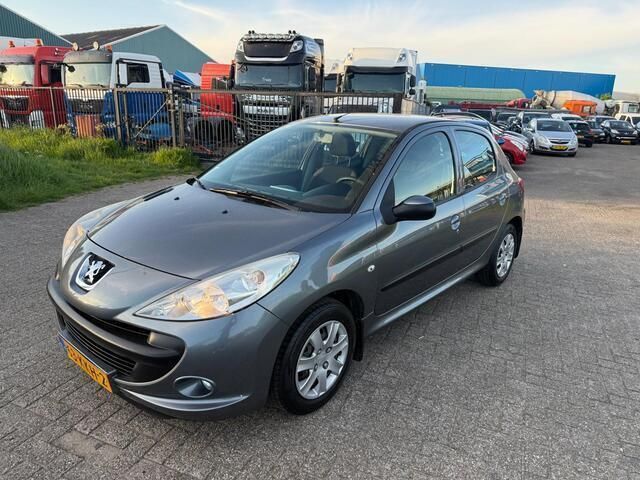 Grijs Gebruikt 2009 Peugeot 206+ Hatchback | € 2.350 (Eerlijke prijs) - Afbeelding 1/4