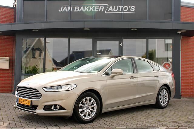 Grijs Gebruikt 2015 Ford Mondeo Titanium Hatchback | € 11.900 (Eerlijke prijs) - Afbeelding 1/4