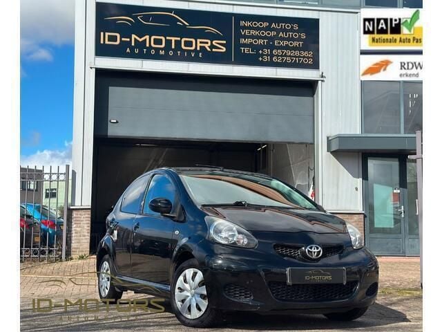 Zwart Gebruikt 2010 Toyota Aygo Comfort Hatchback | € 2.499 (Eerlijke prijs) - Afbeelding 1/4