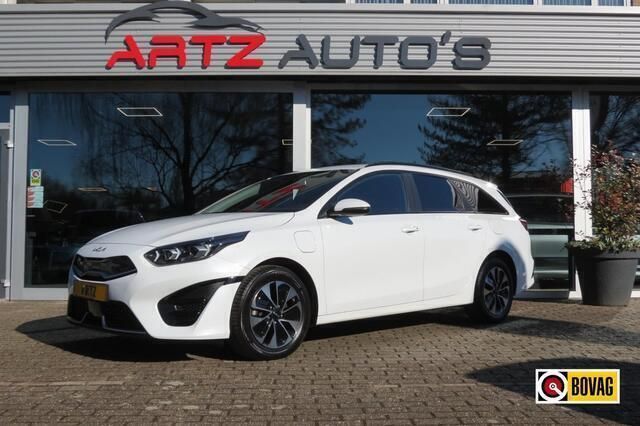 Wit, metallic lak Gebruikt 2022 Kia Ceed Sportswagon Stationwagen | € 23.777 (Eerlijke prijs) - Afbeelding 1/4