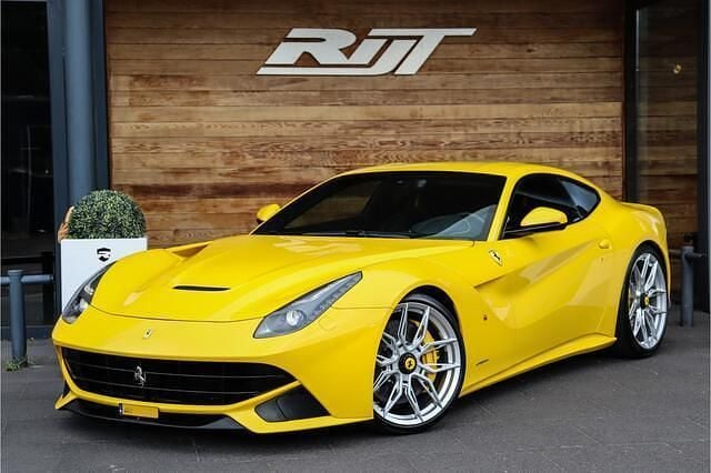 Geel Gebruikt 2012 Ferrari F12 Coupé | € 233.950 - Afbeelding 1/4