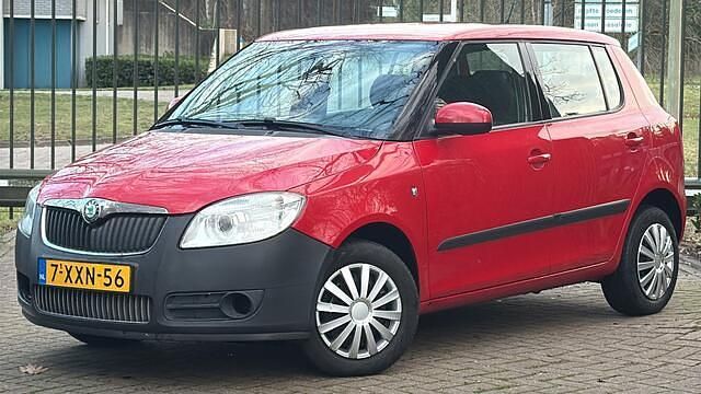 Rood Occasion 2009 Skoda Fabia Ambiente Stationwagen | € 1.750 (Duur) - Afbeelding 1/4