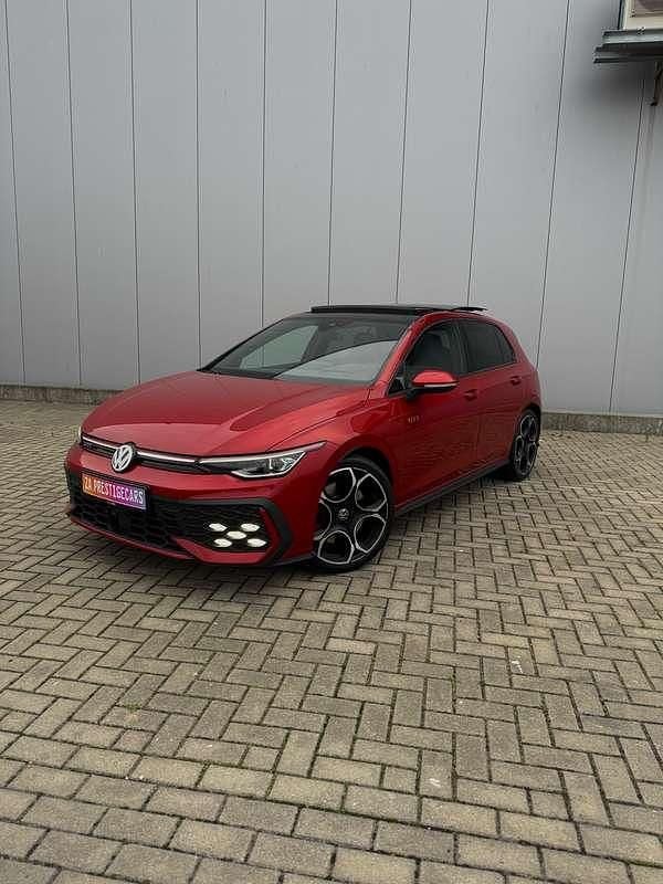 Rood Gebruikt 2025 VW Golf VIII GTI Hatchback | € 45.950 (Eerlijke prijs) - Afbeelding 1/4