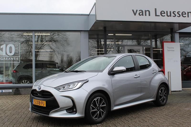 Occasion Toyota Yaris Hybrid 116 PK (85 kW) 2023 Grijs Hatchback