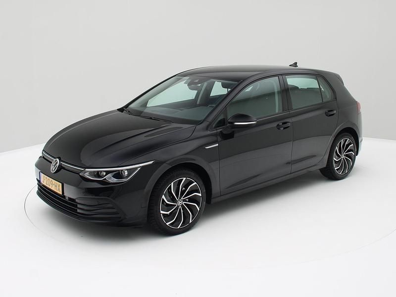 Zwart Occasion 2020 VW Golf VIII Life Hatchback | € 19.500 (Eerlijke prijs) - Afbeelding 1/3